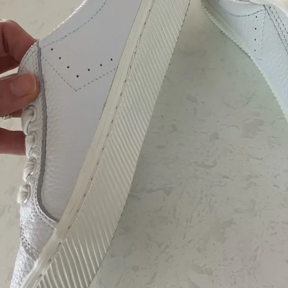 White Women's Sneakers Cariuma - Picture 9 of 14